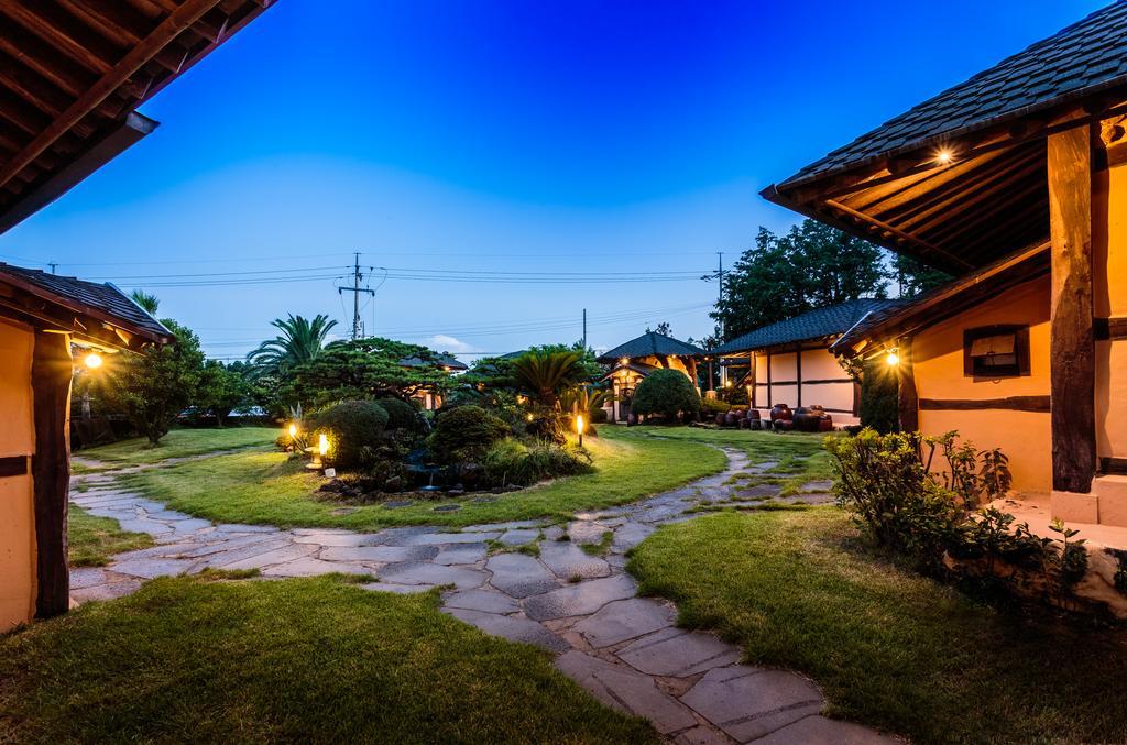 Kasan Tobang Hostel ซอกวีโพ ภายนอก รูปภาพ